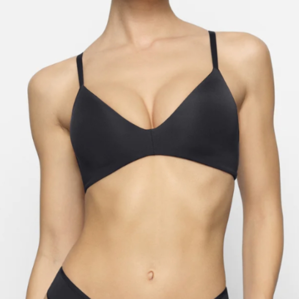 SKIMS Black Wireless Scoop Bra